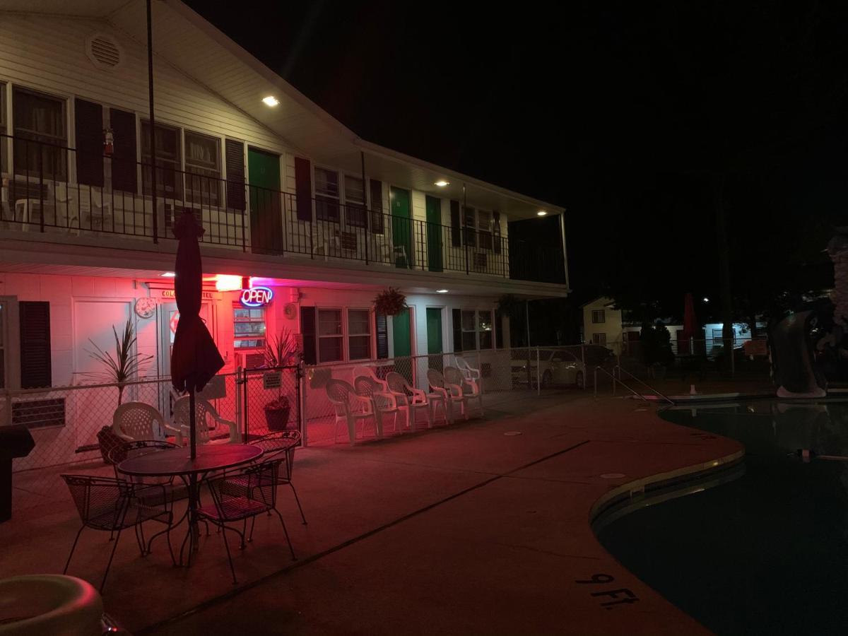Colonial Motel Wisconsin Dells Eksteriør bilde