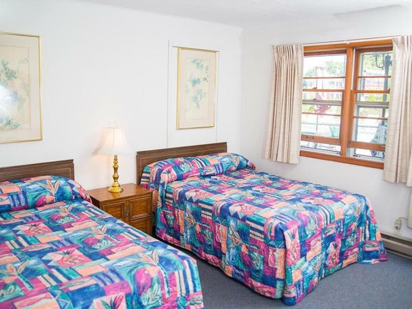 Colonial Motel Wisconsin Dells Eksteriør bilde