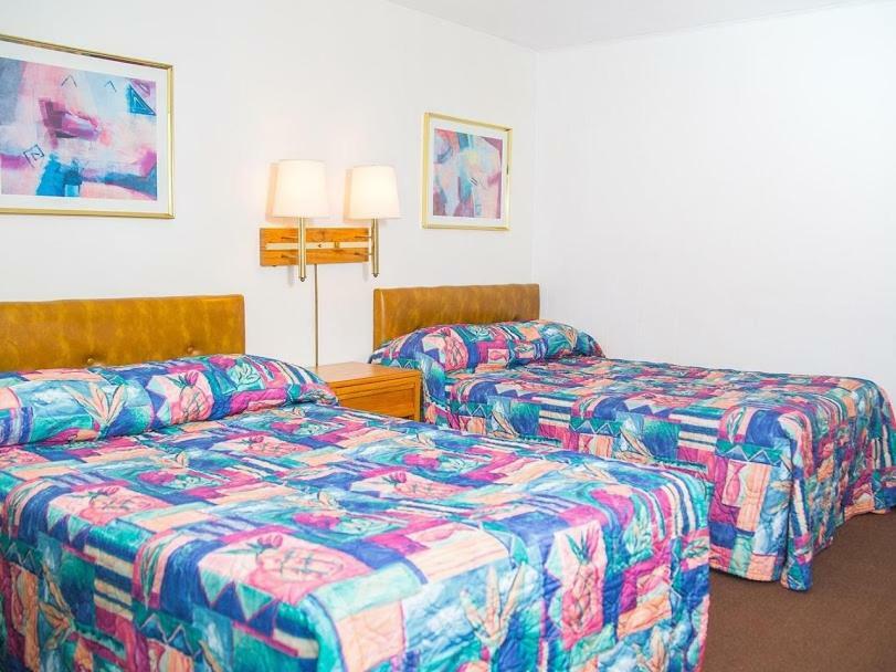 Colonial Motel Wisconsin Dells Eksteriør bilde